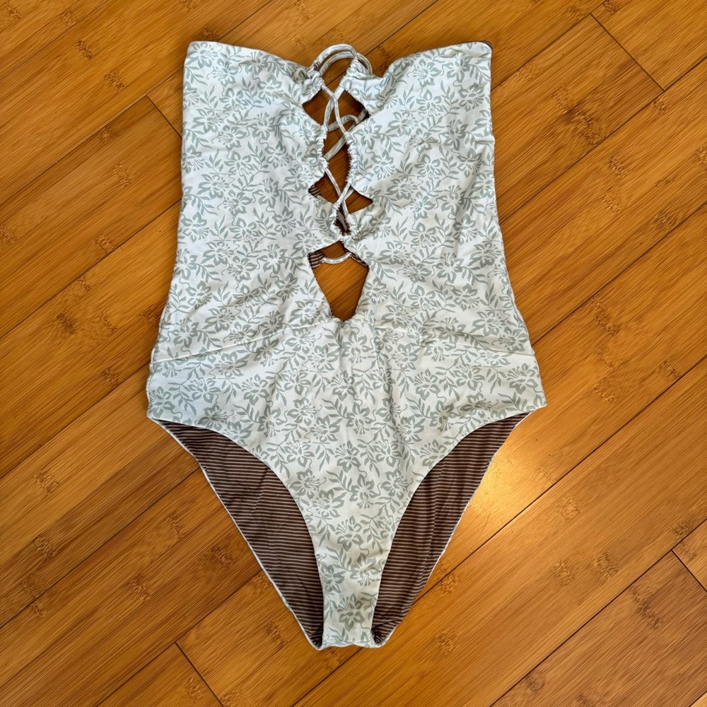 Acacia Bronx One Piece size small